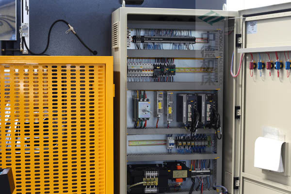 ZDPE10025-ESTUN原廠適配電氣箱總成，抗干擾能力強(qiáng)，電氣運(yùn)行穩(wěn)定.jpg